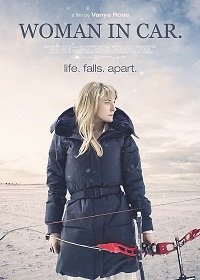 Женщина в машине (2021)